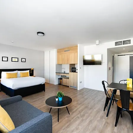 Staycity Near Disneyland Paris Aparthotel 4*