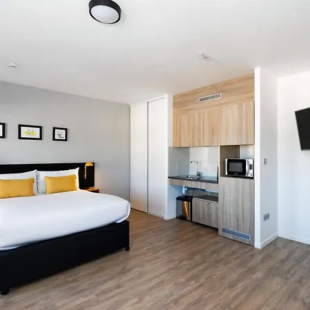 Staycity Near Disneyland Paris Aparthotel 4*