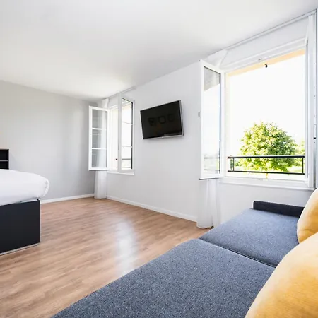 Staycity Near Disneyland Paris Aparthotel 4*